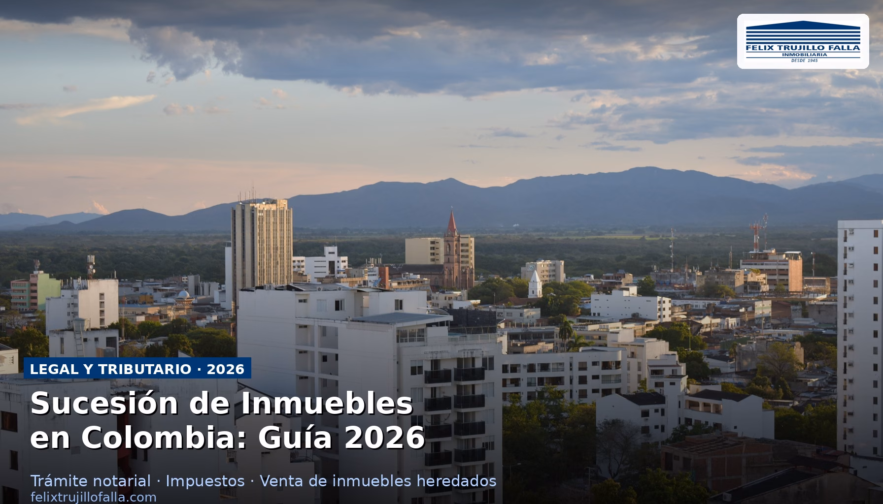 Escritura pública y llaves de una casa sobre escritorio de notaría en Neiva Colombia representando trámite de sucesión de inmuebles